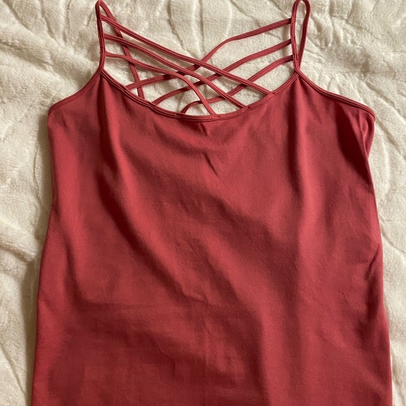 Workout top - Picture 1 of 2